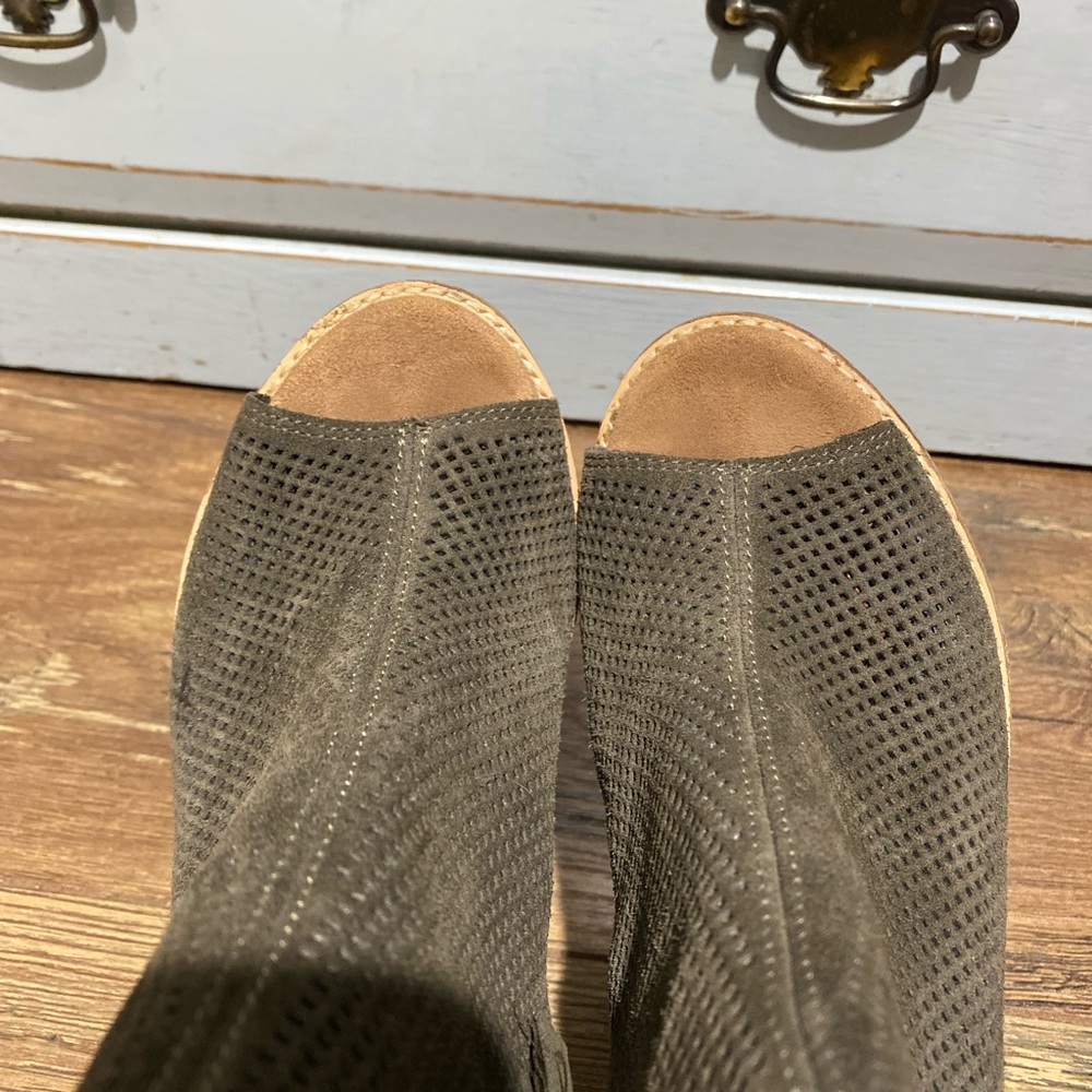 Toms - Picture 5 of 7